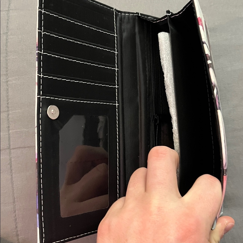 Kizuna AI VTuber anime snap wallet - Picture 3 of 3